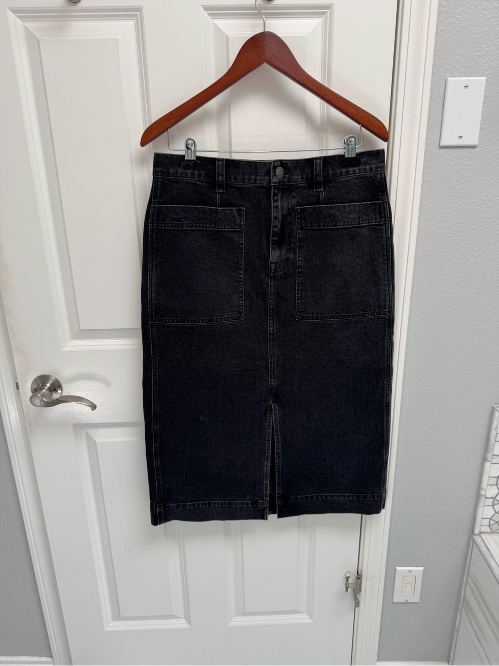 Madewell Black Denim Midi Pencil Skirt with Front Patch Pockets size 29